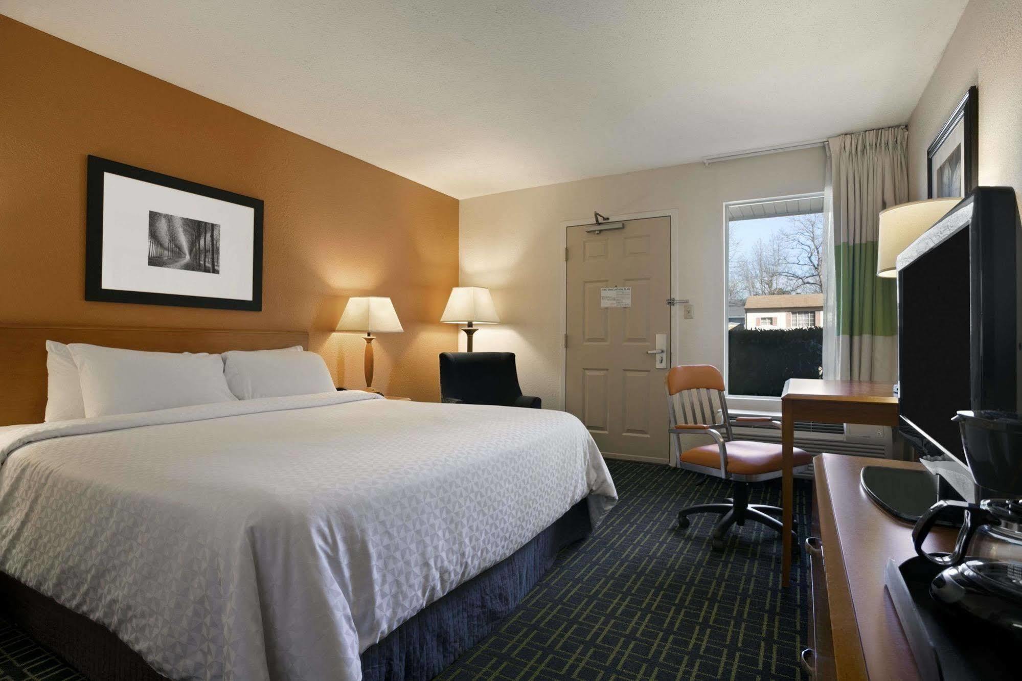 Days Inn By Wyndham Chattanooga/Hamilton Place Exterior photo